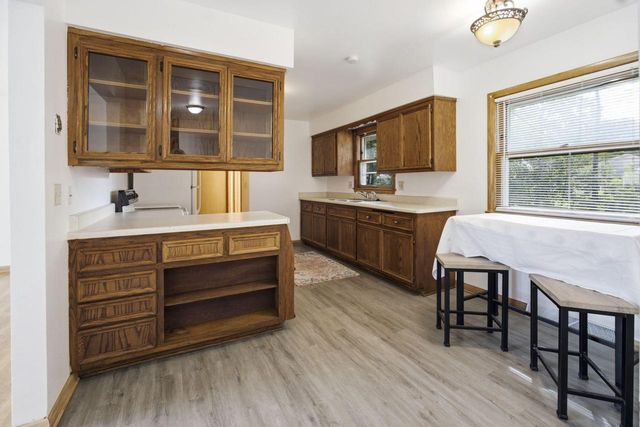921 W Theresa LANE, Glendale, WI 53209