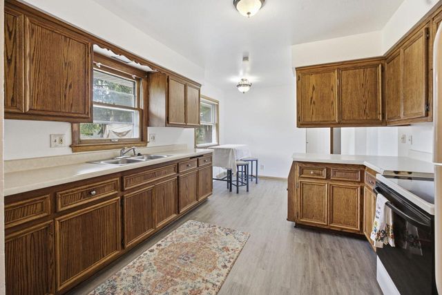 921 W Theresa LANE, Glendale, WI 53209