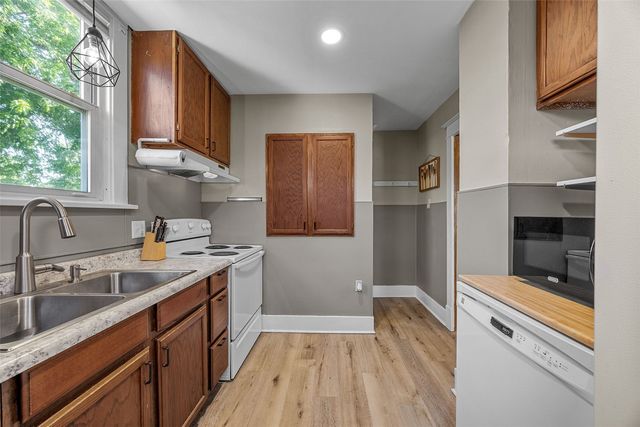 1100 English Boulevard, Marion, IA 52302