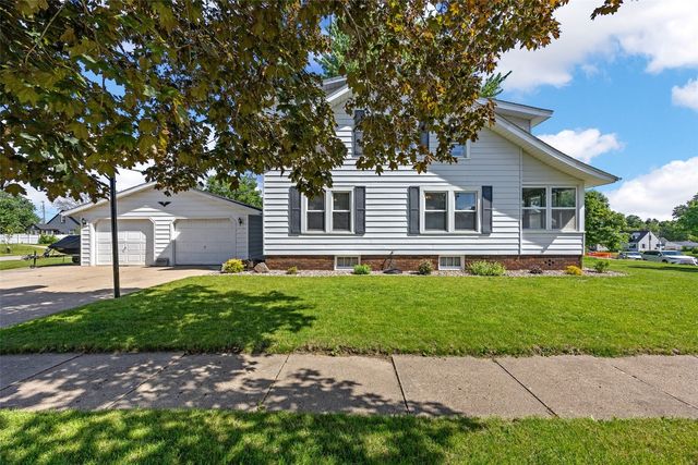 1100 English Boulevard, Marion, IA 52302