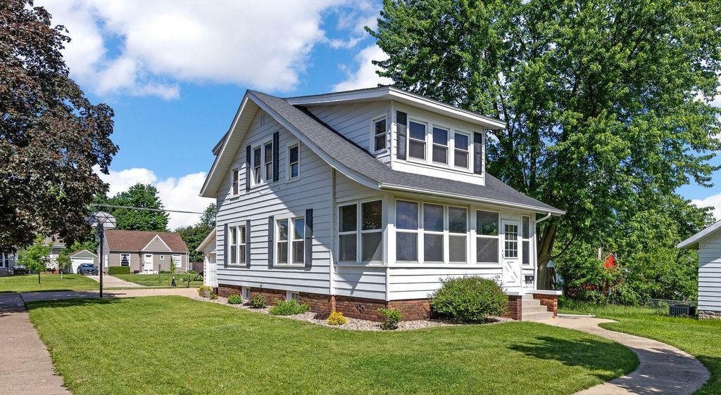 1100 English Boulevard, Marion, IA 52302