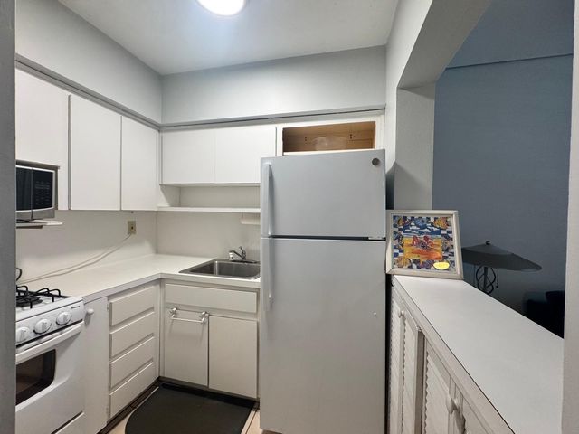 2001 S Ocean Drive 46, Hallandale Beach, FL 33009