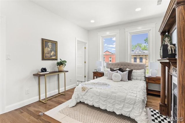 3950 Shenandoah Avenue, St Louis, MO 63110