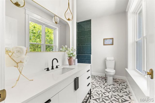 3950 Shenandoah Avenue, St Louis, MO 63110