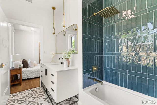 3950 Shenandoah Avenue, St Louis, MO 63110
