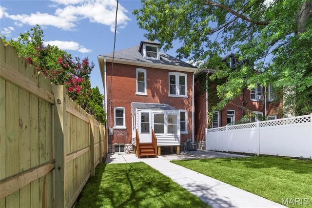 3950 Shenandoah Avenue, St Louis, MO 63110