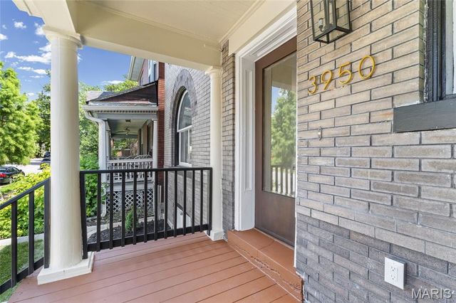 3950 Shenandoah Avenue, St Louis, MO 63110