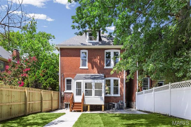 3950 Shenandoah Avenue, St Louis, MO 63110