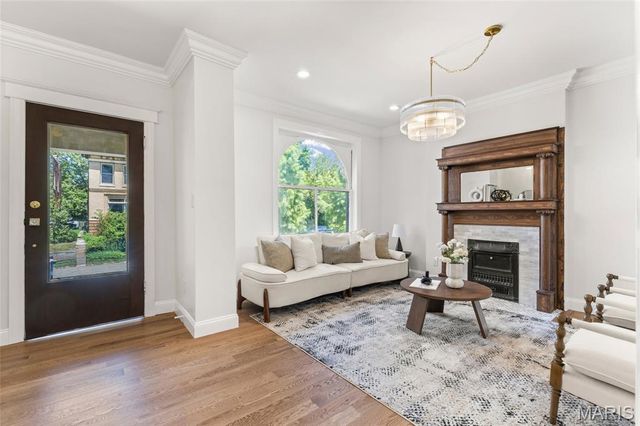 3950 Shenandoah Avenue, St Louis, MO 63110