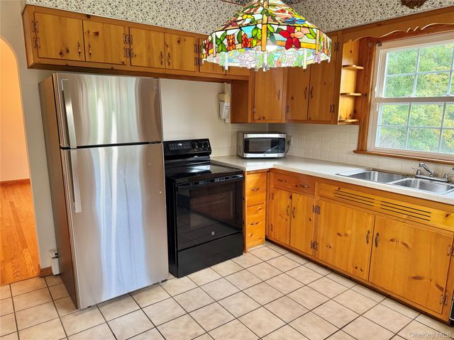 191 N Putt Corners Road, New Paltz, NY 12561