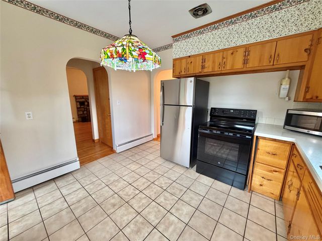 191 N Putt Corners Road, New Paltz, NY 12561