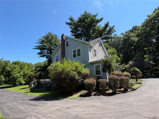 191 N Putt Corners Road, New Paltz, NY 12561