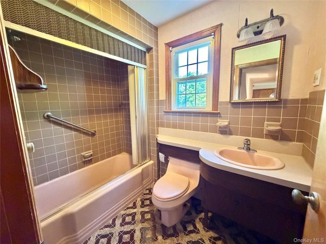 191 N Putt Corners Road, New Paltz, NY 12561