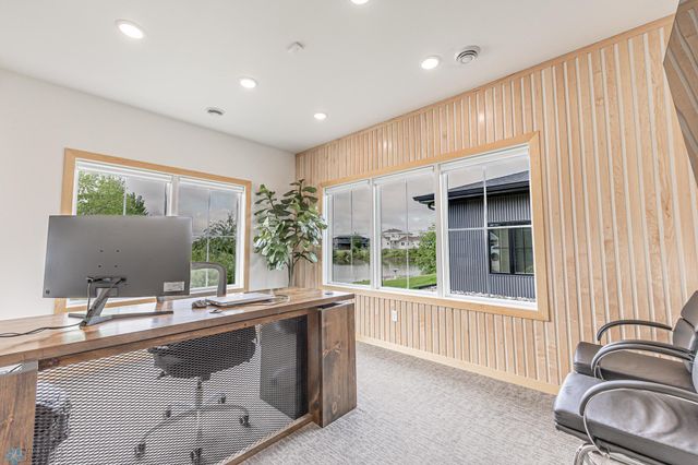 3251 Oak Ridge Loop E, West Fargo, ND 58078