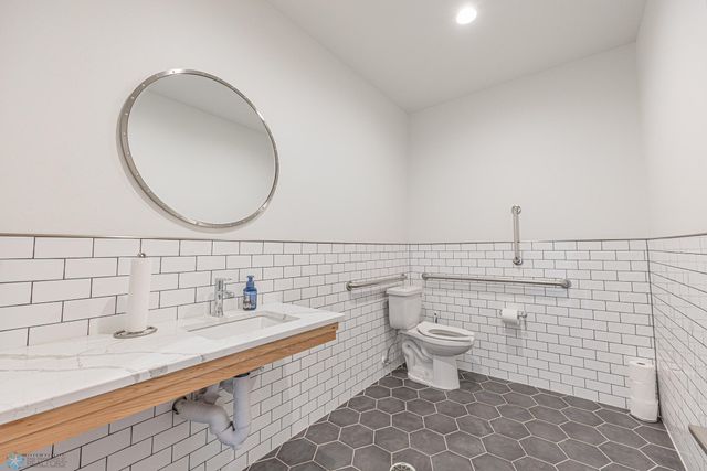 3251 Oak Ridge Loop E, West Fargo, ND 58078