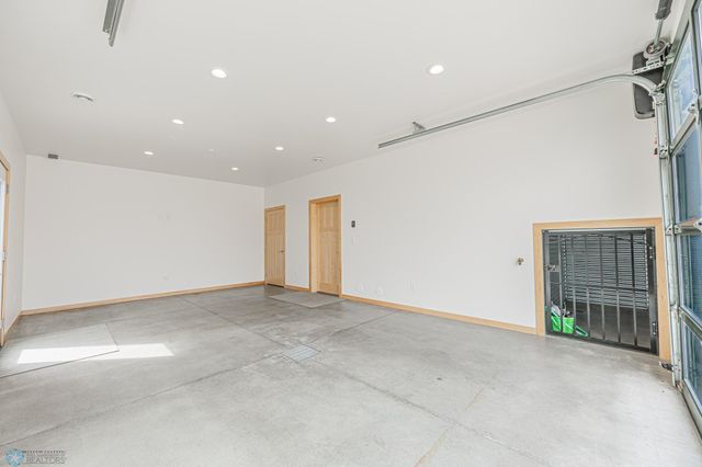 3251 Oak Ridge Loop E, West Fargo, ND 58078