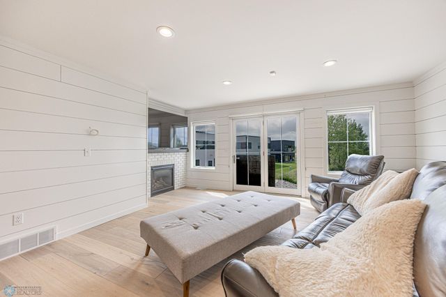 3251 Oak Ridge Loop E, West Fargo, ND 58078