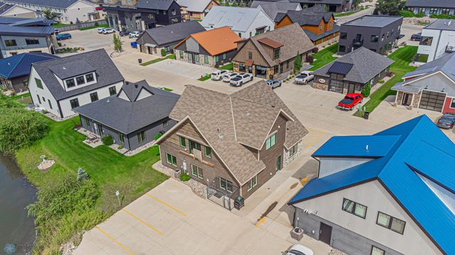 3251 Oak Ridge Loop E, West Fargo, ND 58078