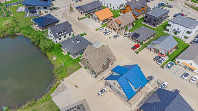 3251 Oak Ridge Loop E, West Fargo, ND 58078