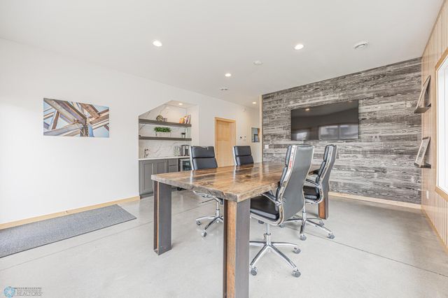 3251 Oak Ridge Loop E, West Fargo, ND 58078