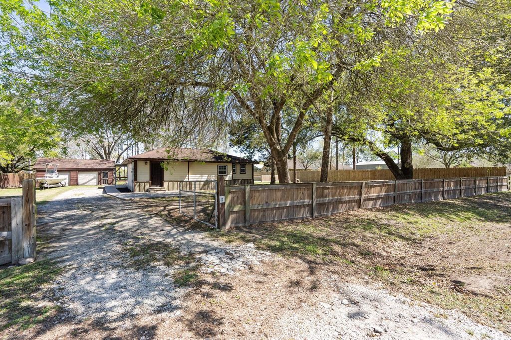 7117 Avenue D, Santa Fe, TX 77510