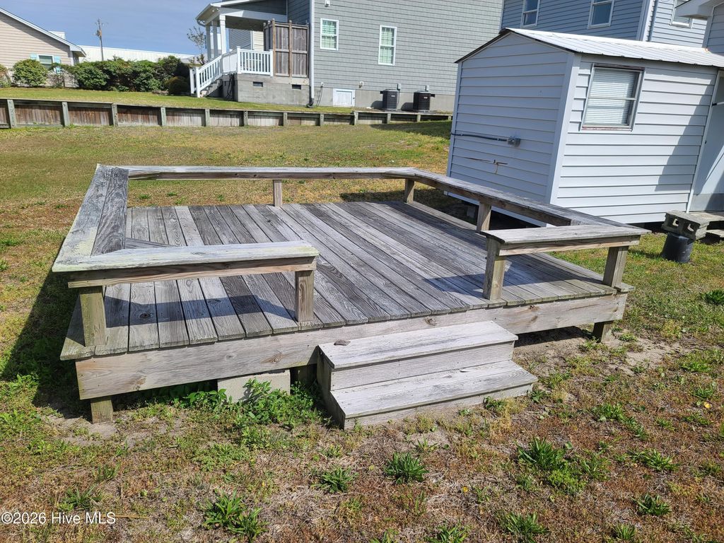 Image 11 of property listing at 308 W Bogue Boulevard, Atlantic Beach, NC 28512