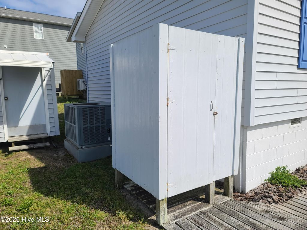 Image 9 of property listing at 308 W Bogue Boulevard, Atlantic Beach, NC 28512