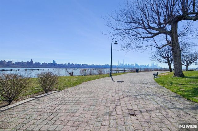 249 The Promenade, Edgewater, NJ 07020