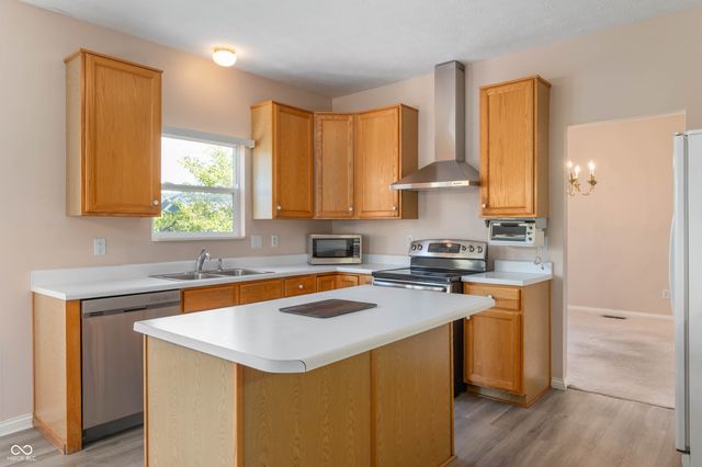 10747 Red Pine Drive, Fishers, IN 46037