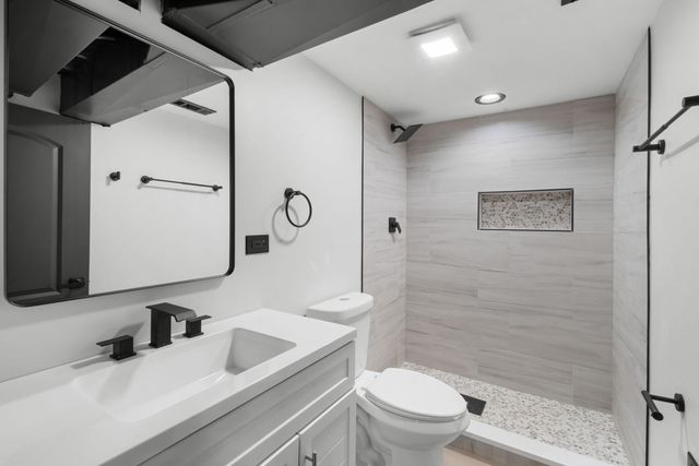 8831 S STATE Street, Chicago, IL 60619