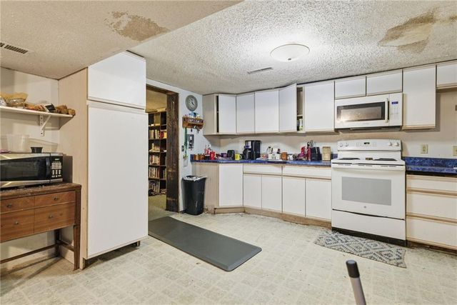 14903 E Kentucky Road, Independence, MO 64050