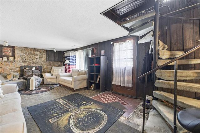 14903 E Kentucky Road, Independence, MO 64050