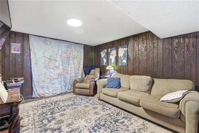 14903 E Kentucky Road, Independence, MO 64050