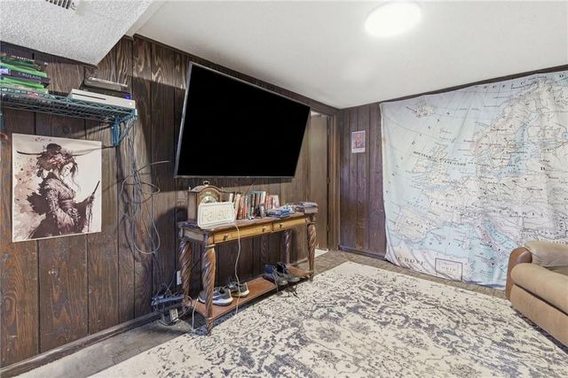 14903 E Kentucky Road, Independence, MO 64050