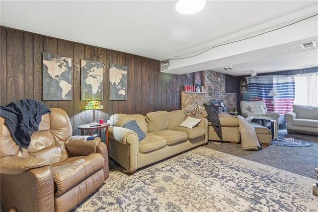 14903 E Kentucky Road, Independence, MO 64050