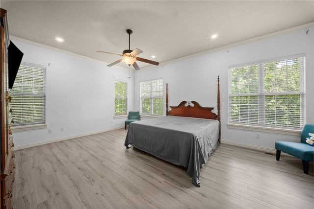 14 Holcombe Lane, Bella Vista, AR 72714