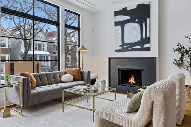 3846 N Bell Avenue, Chicago, IL 60618