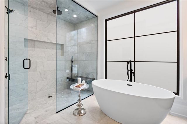 3846 N Bell Avenue, Chicago, IL 60618