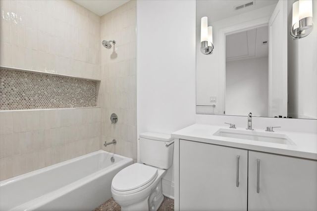 3846 N Bell Avenue, Chicago, IL 60618