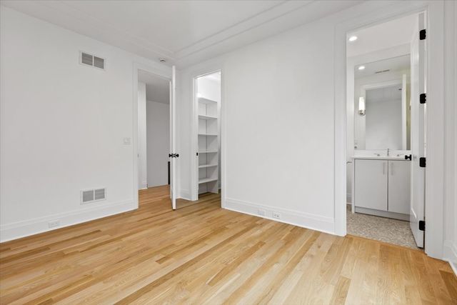 3846 N Bell Avenue, Chicago, IL 60618