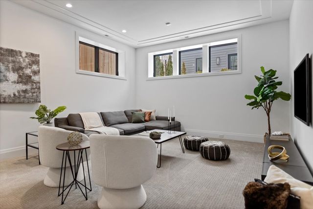 3846 N Bell Avenue, Chicago, IL 60618