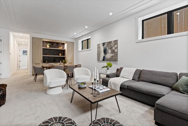 3846 N Bell Avenue, Chicago, IL 60618