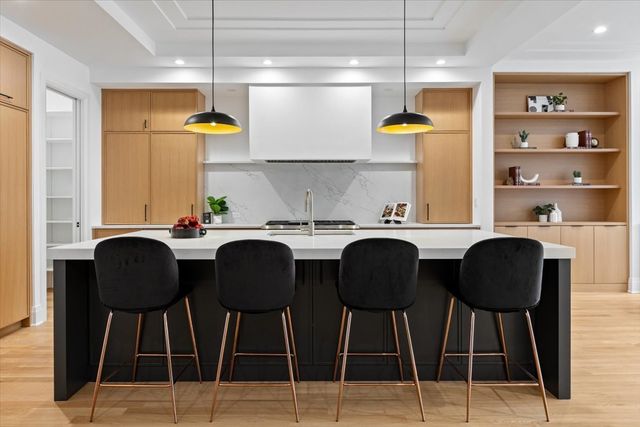 3846 N Bell Avenue, Chicago, IL 60618