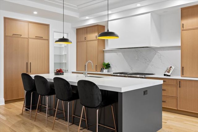 3846 N Bell Avenue, Chicago, IL 60618