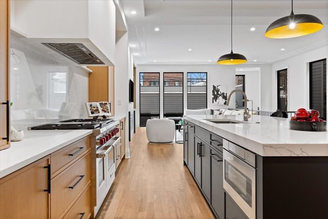 3846 N Bell Avenue, Chicago, IL 60618