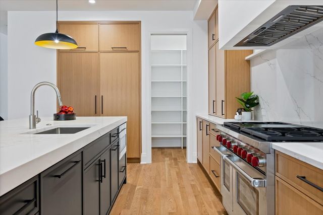 3846 N Bell Avenue, Chicago, IL 60618