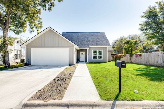 1209 Avenue K, Hondo, TX 78861