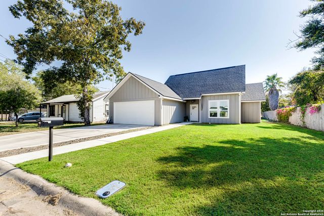 1209 Avenue K, Hondo, TX 78861