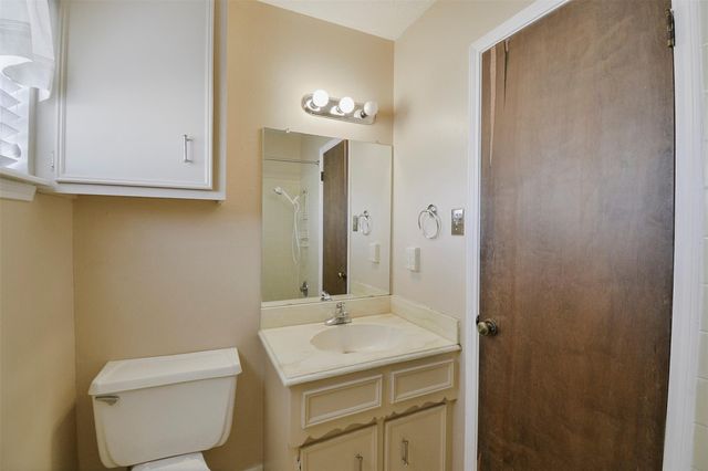 13915 Roundstone Lane, Houston, TX 77015
