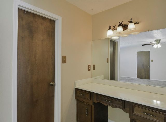 13915 Roundstone Lane, Houston, TX 77015